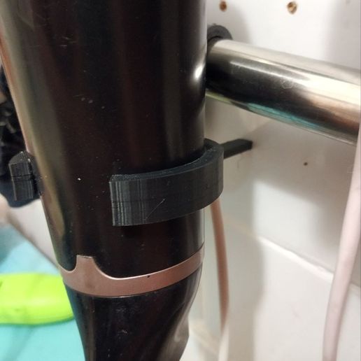Hair dryer holder on the coil - 3D model önizlemesi