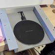 PXL_20251226_233653285.MP.jpg Support pour chargeur sans fil sous le bureau