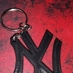 IMG_20240101_170326409.jpg New York Yankees key chain