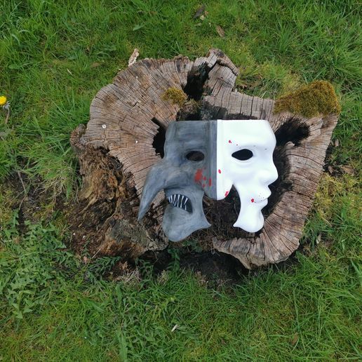 IMG_20230406_185827.jpg DbD Huntress Mask