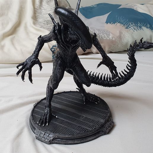 👽 Alien Xenomorph 3D Print On Toxic Chamber Diorama 3D print