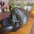 WhatsApp_Image_2021-08-26_at_6.44.28_PM.jpeg Бесплатный STL файл PS5 Skull controller holder & charger stand・Идея 3D-печати для скачивания