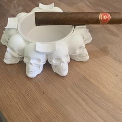 IMG_3624.jpeg Skull cigar ashtray