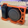 photo_2021-02-13_22-43-38.jpg Archivo STL Jaula para Sony A6100, A6300, A6400・Plan para descargar y imprimir en 3D