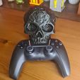 WhatsApp_Image_2021-08-26_at_6.44.27_PM_1.jpeg Бесплатный STL файл PS5 Skull controller holder & charger stand・Идея 3D-печати для скачивания
