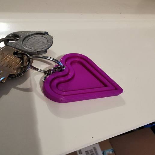 IMG_20200105_104811.jpg Heart Keychain Moveable