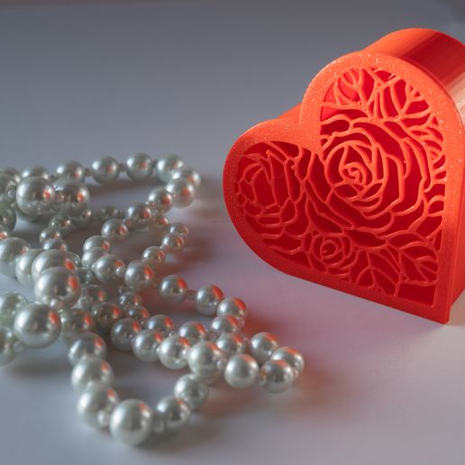 DSC_0916.jpg Подарочная коробка в форме сердца с вырезом в виде розы