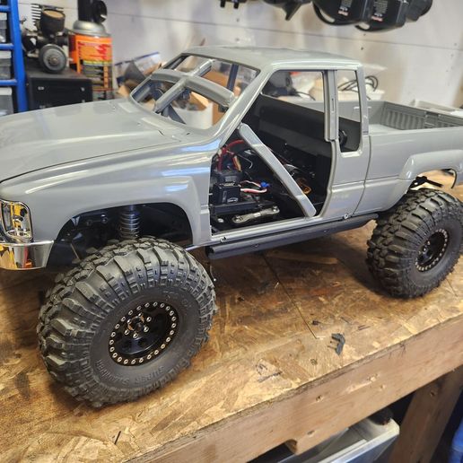 RC4WD 1987 Toyota XtraCab Hardbody Mounting Kit for Vanquish VS410 – Centered Fit, Stock Mounting Holes, No Wheelbase Mod Required