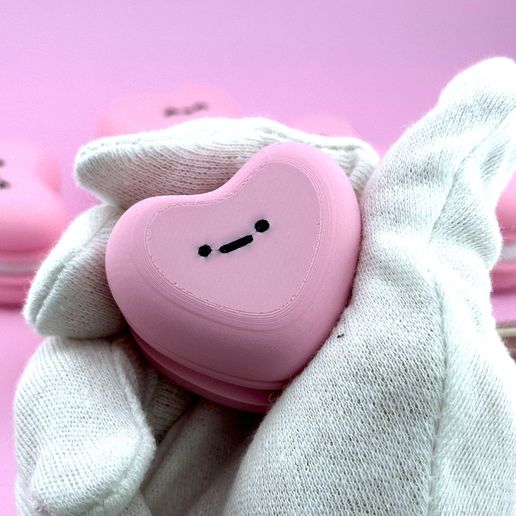 IMG_0352.jpg Clicky heart macaron keychain