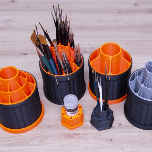Rotating Paint Brush and Pen Holder - 3D model önizlemesi