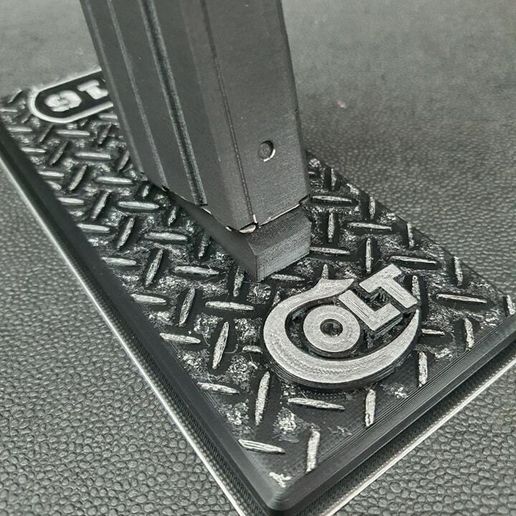 408589546_319878157590722_7165385626113310038_n.jpg M4 Stand COLT Logo & No Logo