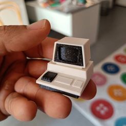 pet.jpg Fichier STL gratuit Commodore PET miniature・Objet pour impression 3D à télécharger