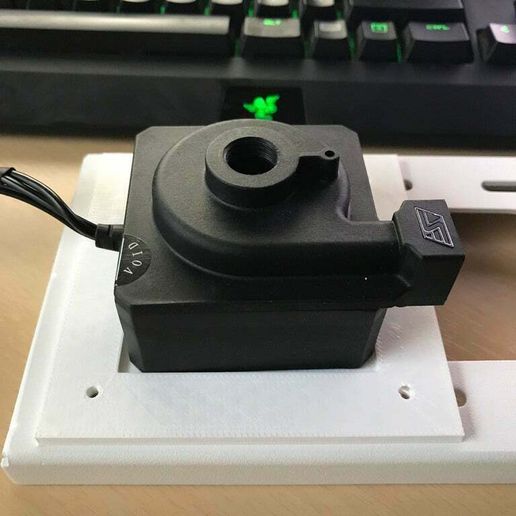 Download free STL file Water cooling pump plate Swiftech MCP50X (Thermaltake Core P3) • 3D print