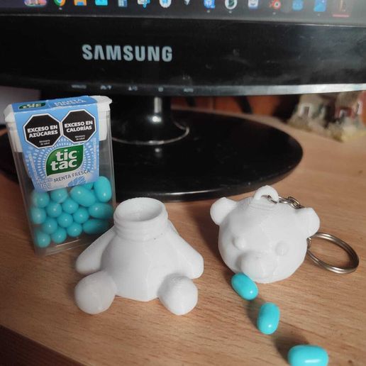 WhatsApp-Image-2025-11-04-at-17.46.37-1.jpeg bear flask keychain