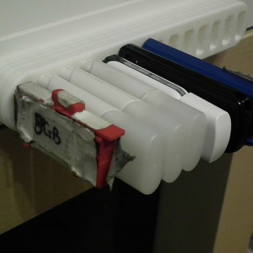 DSCF0783.JPG Soporte personalizable para memorias/cables USB