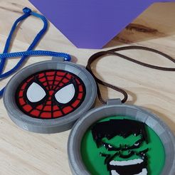 IMG_20231111_114845051_MFNR.jpg Spiderman and Hulk pendant badges