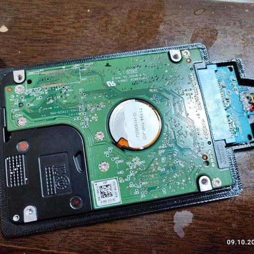 case for 2.5 hdd with nuts 3D model