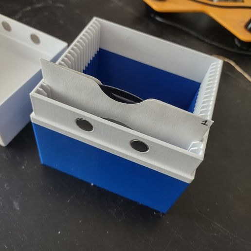 f0fc82f8-9780-44d7-927f-e6649fe7cbfd.jpg ViewMaster Reel Storage Box