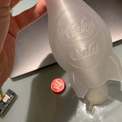 IMG_2271.jpg Archivo STL gratis Botella de Nuka Cola・Objeto imprimible en 3D para descargar