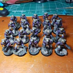 Technologie-Thralls mit Kampfklingen