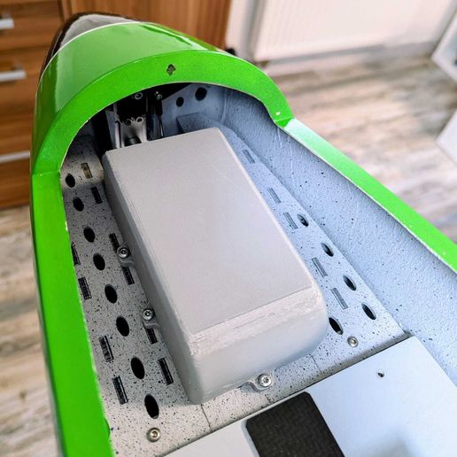 Viper-Jet nose wheel cover