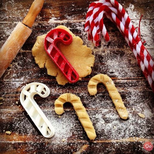 Candy_Cane_Cookie_Cutter_2.jpg Cortador de bolachas de Natal em forma de bastão doce