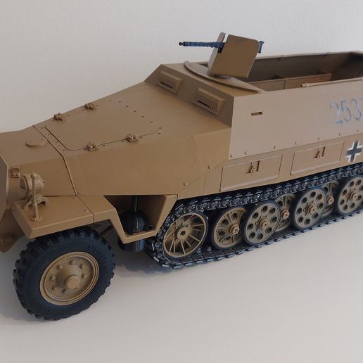 20240208_130333.jpg SdKfz  251 RC 1/10