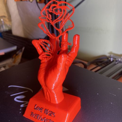 Rosa-en-mano-pintada.jpg Rose in hand