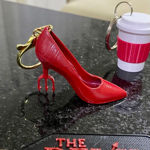 WhatsApp-Image-2026-04-09-at-22.04.54-1.jpeg Set "Il diavolo veste Prada 2": tazza da caffè e portachiavi con occhiali, multicolore
