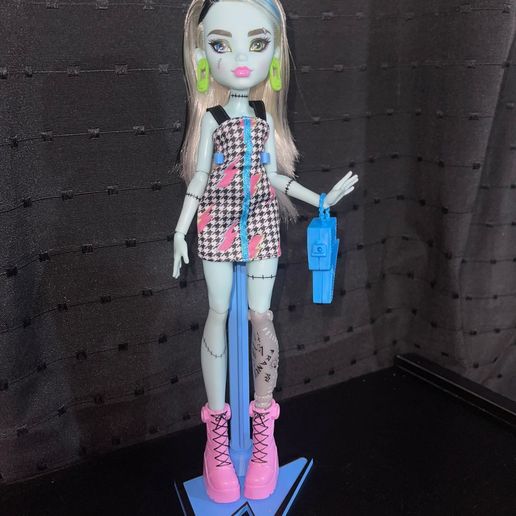 STL file monster high stand frankie 👹 ・3D print design to download・Cults