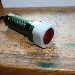 IMG_8110.JPG Free 3D file Porta filtro per torcia Cree_ Cree Torch Filter Holder・Object to download and to 3D print