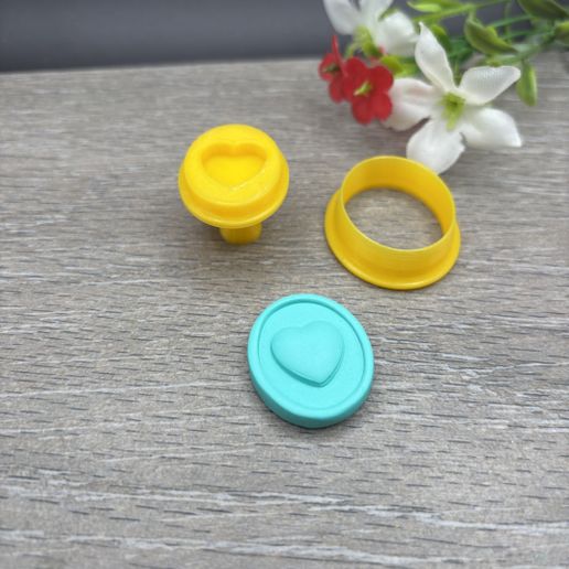 OVAL HEART CLAY CUTTER AND STAMP SET. OVAL HEART CLAY CUTTER AND STAMP SET