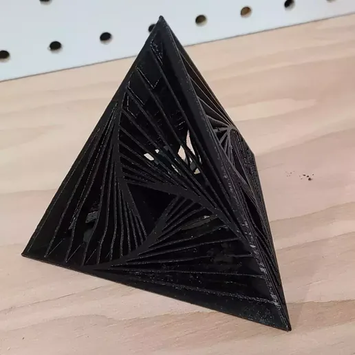 1.webp 三角形雕塑