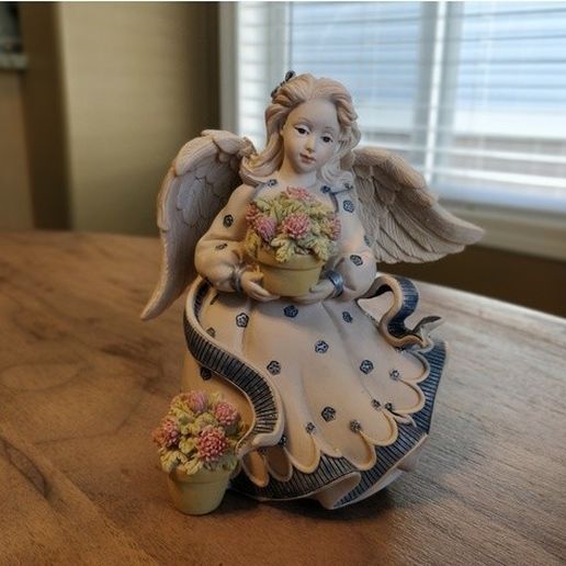 Angel holding Flowers 3D model