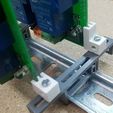 NewDinHolder6.jpg Complemento del soporte universal de PCB DIN/sobremesa ajustable
