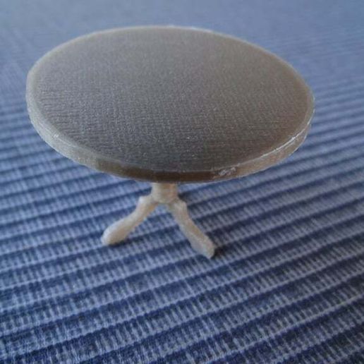 1:24 Round Center Column Table