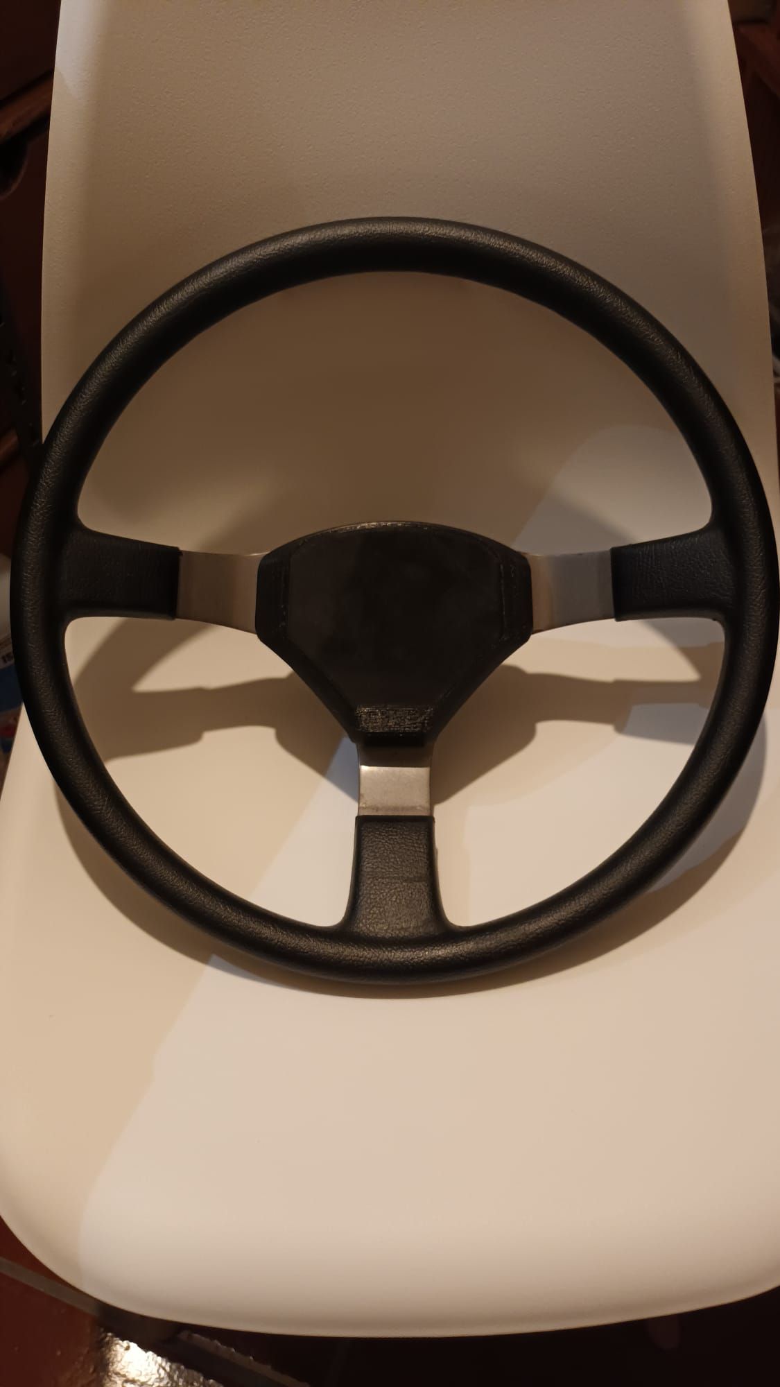 STL file Toyota ae86 steering wheel center・Model to download and 3D
