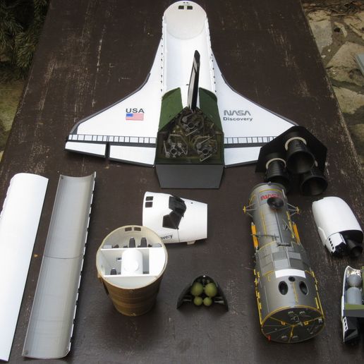 IMG_9448.JPG space shuttle STS31 hubble discovery pack 3/3