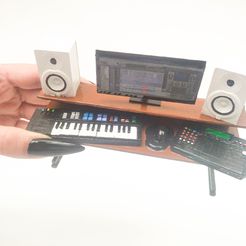 IMG_20230421_153658.jpg STL-Datei Desk Musikproduzent Rap Hip Hop Trap・3D-druckbares Design zum Herunterladen