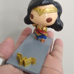 IMG_20191209_084312570.jpg Fichier STL gratuit Wonder Woman Support pour téléphone portable・Plan à télécharger et à imprimer en 3D