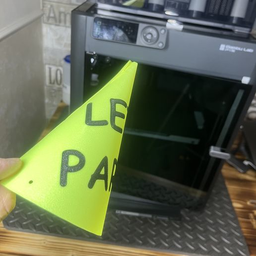 tempImagegqLEK6.jpg Faltbare Partykappe