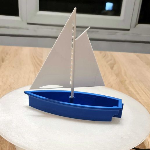 Imagine-WhatsApp-2024-04-01-la-21.18.58_c236b4a5.jpg Old model toy - sailboat