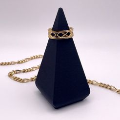 IMG_1920.jpg Ring Display Pyramid Cone Stand