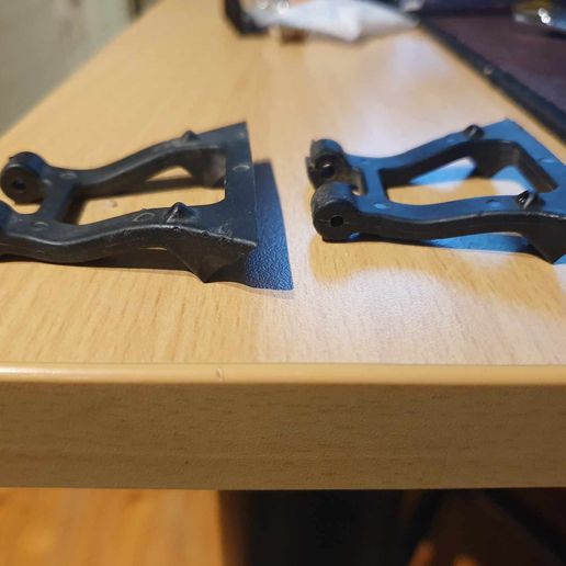 76832abc-9702-4be3-b28a-9534197ae421.jpeg Losi Muggy LST2 bumper bracket