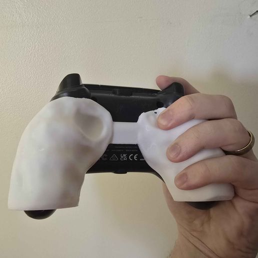 20241221_124307.jpg Ergonomic XBOX Controller Grip