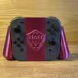 esti Be Fy eee pet S i ve _ a cap ~~ ZELDA HYLIAN SHIELD COMFORT GRIP FOR NINTENDO SWITCH JOY-CON