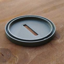 Coin purse lid for beer or soda can - Insert coin