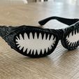 venomized-glasses-3d-printing-3dprint-venom-marvel-cosplay-fashion-sunglasses-fanart-accessories-nus.jpg Occhiali Venom - Accessori per cosplay in stile Venom della Marvel realizzati con stampa 3D