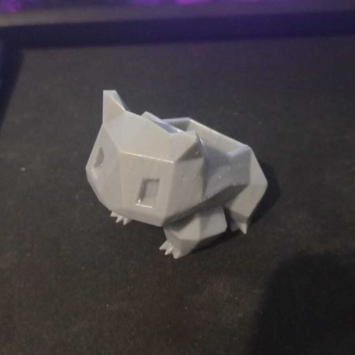 WhatsApp-Image-2022-11-12-at-10.58.45-AM-1.jpeg VASO PARA PLANTAS BULBASAUR LOW POLY