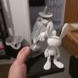 Large-in-hand.jpg Sam and Max Freelance Police Statue